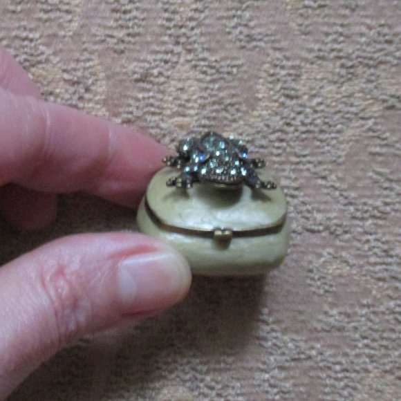 papyrus - jeweled frog - pill/trinket box - Picture 4 of 5